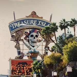 Meet your Posher, Monique